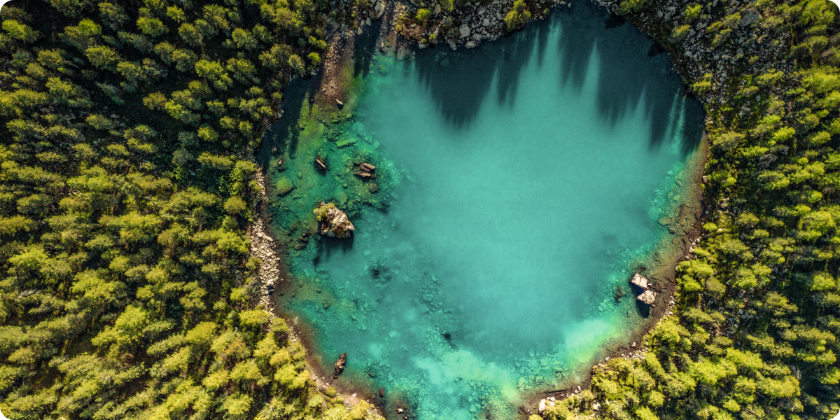 Un lago a forma di cuore in Svizzera